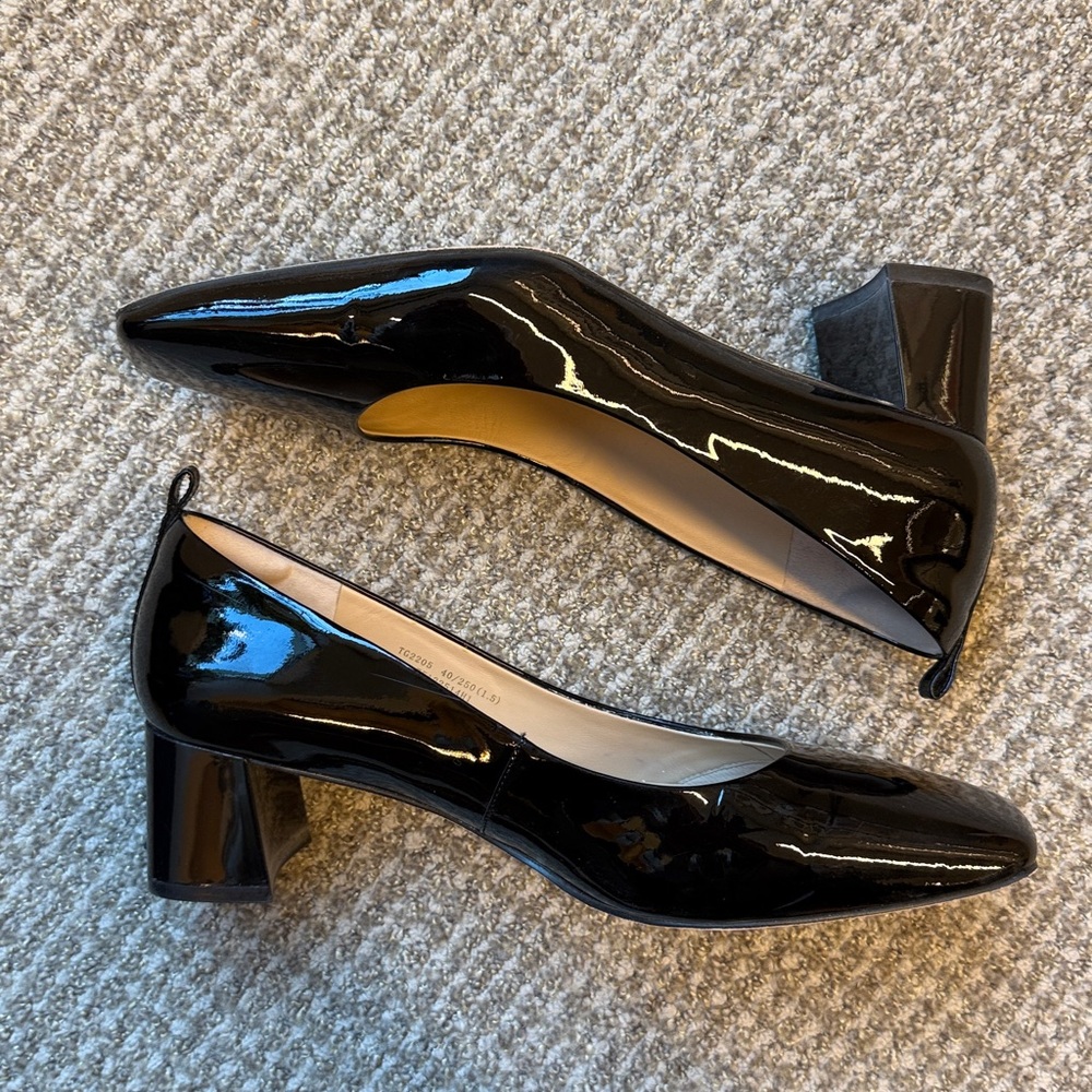 7or9 air touch foam block heel square toe pumps - black patent